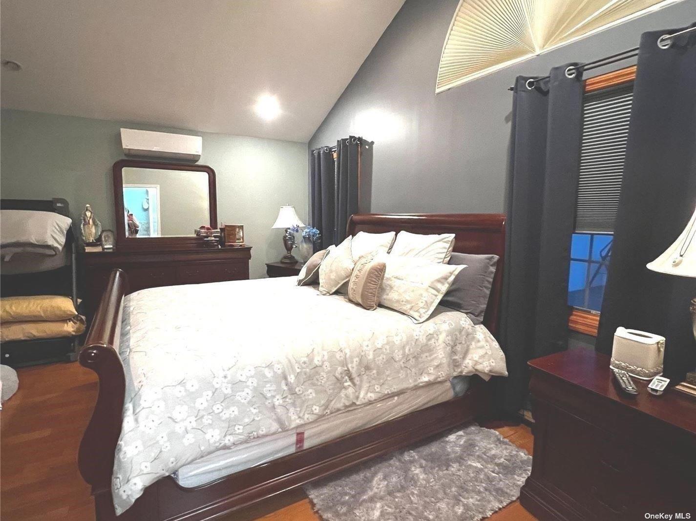 Single Family 77th  Queens, NY 11366, MLS-861780-17