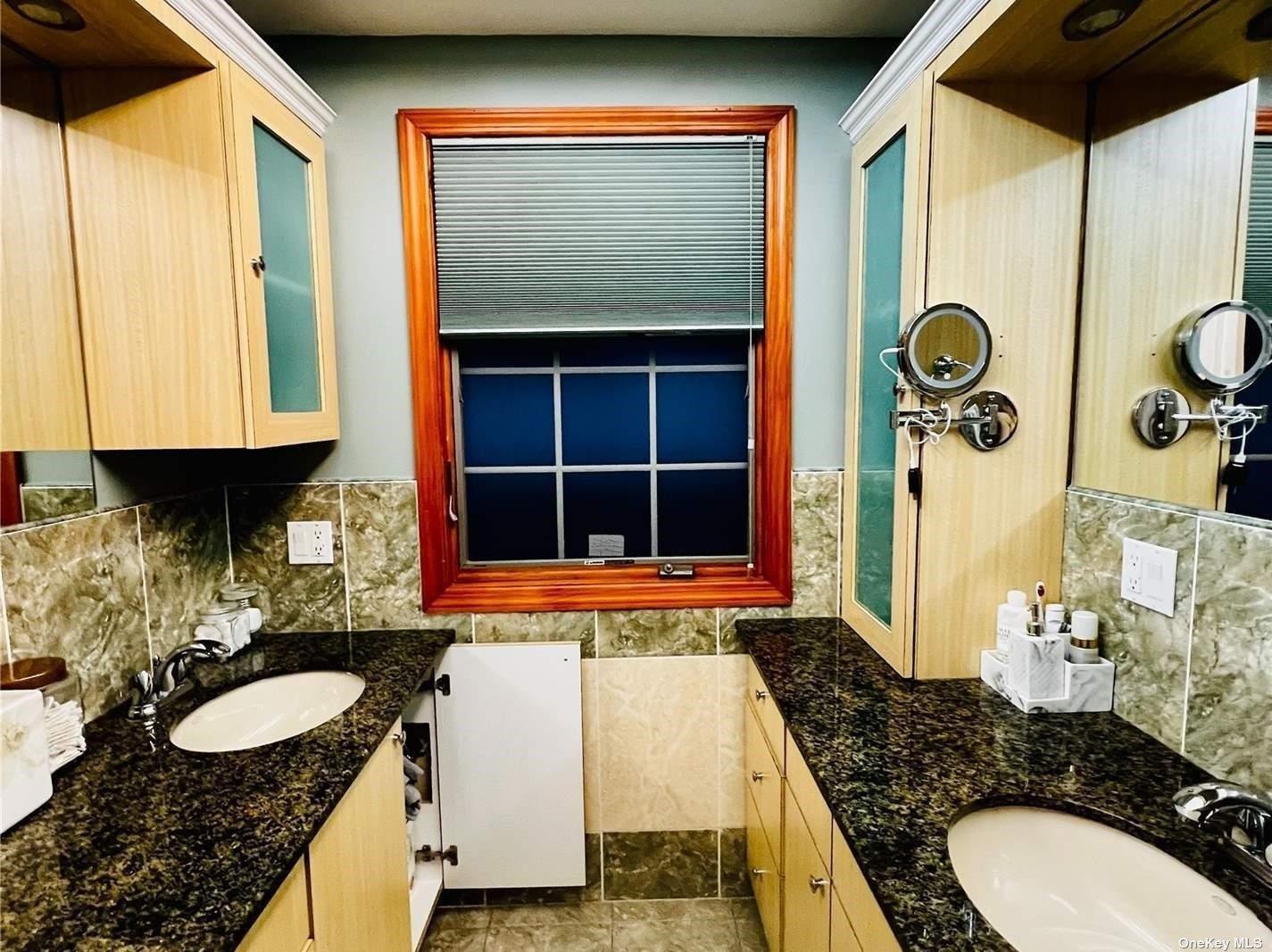 Single Family 77th  Queens, NY 11366, MLS-861780-21