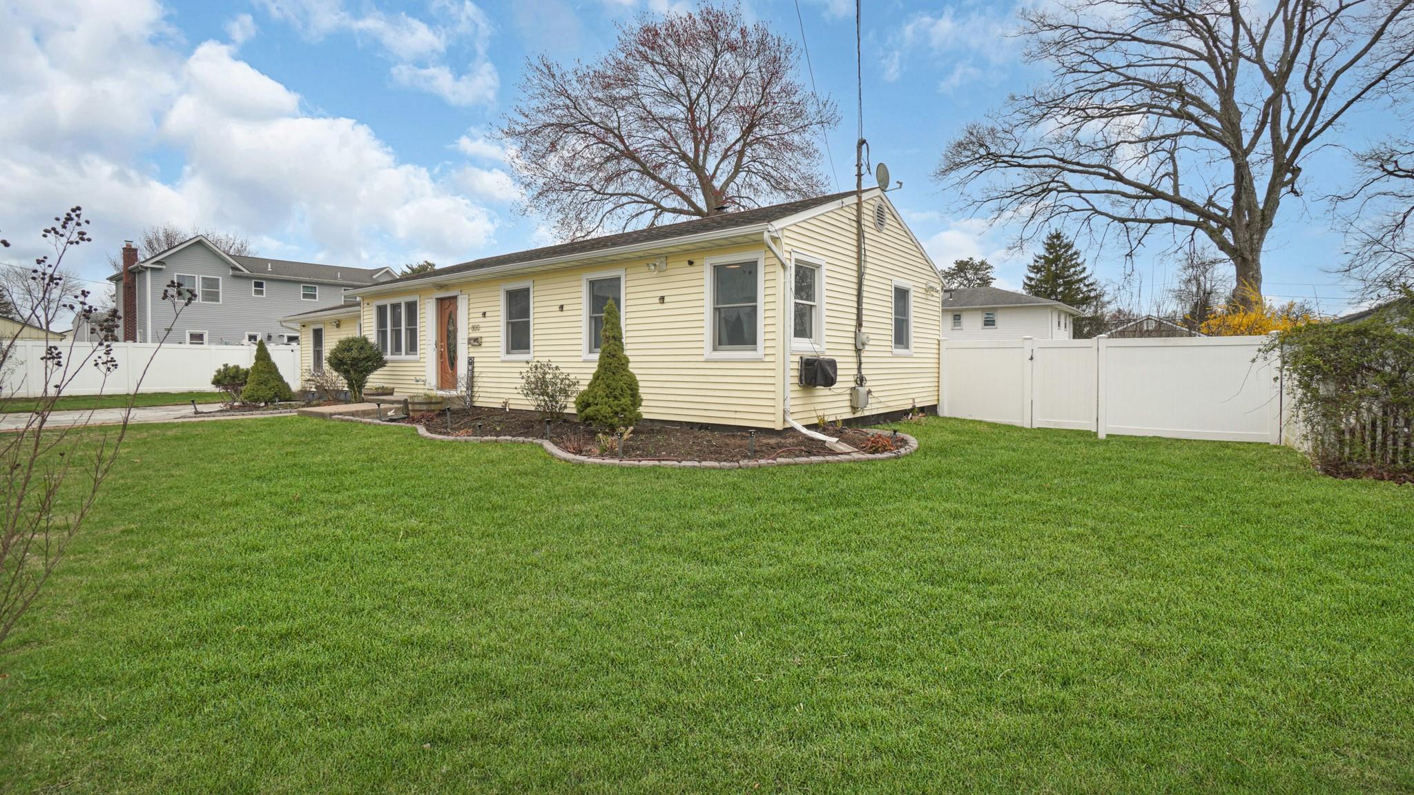 Single Family Peconic  Suffolk County, NY 11704, MLS-861830-2