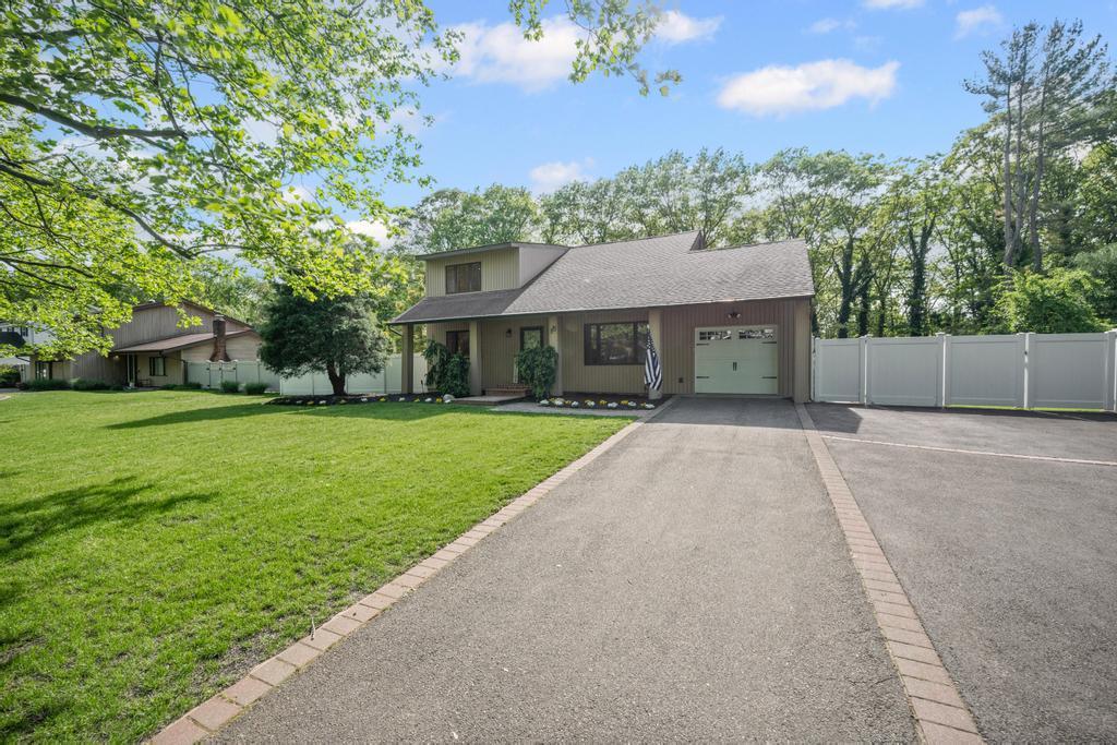 Single Family Patricia  Suffolk County, NY 11720, MLS-861843-3