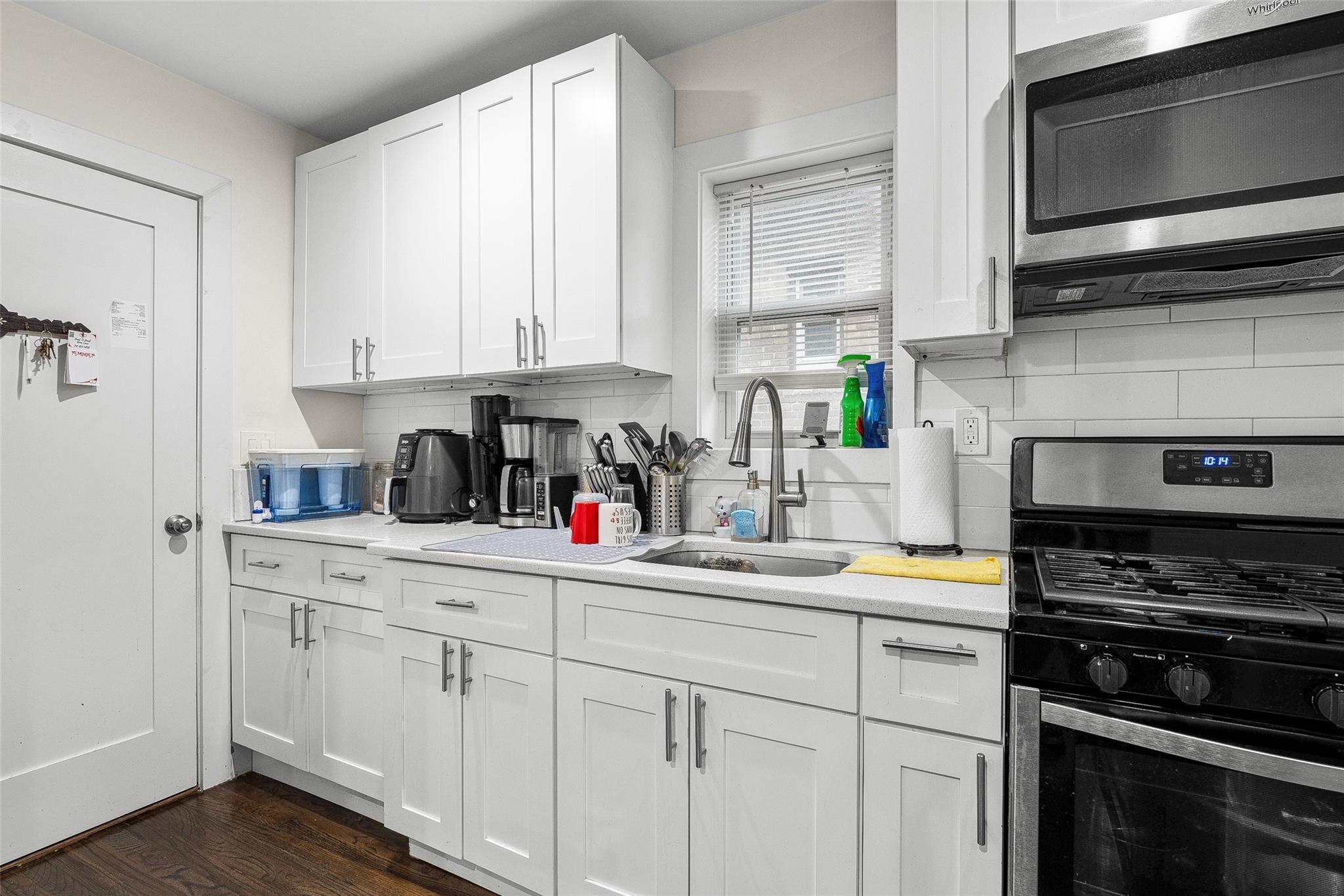Single Family Sherwood  Westchester County, NY 10704, MLS-861881-10