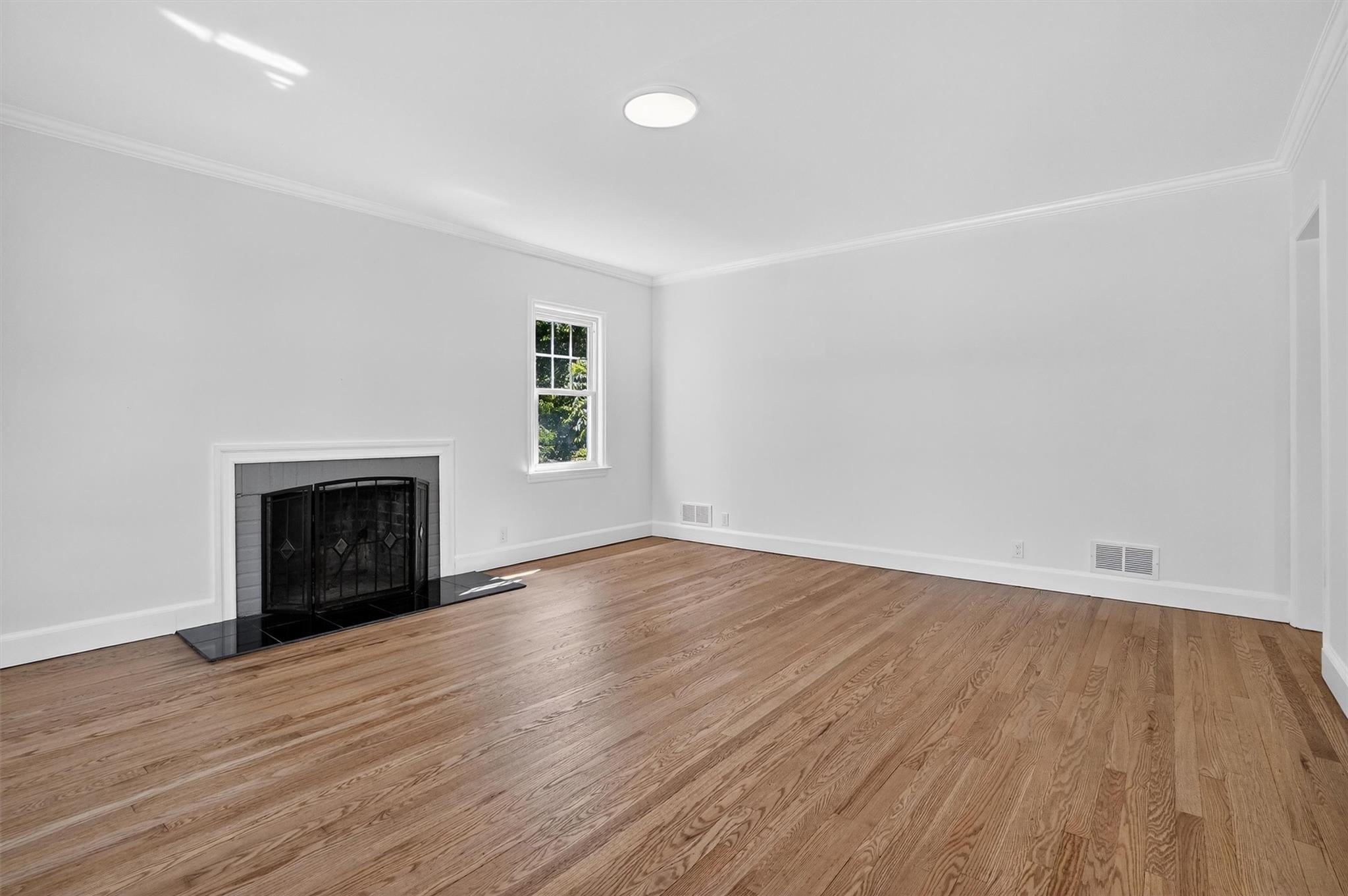 Single Family Oakwood  Westchester County, NY 10566, MLS-861892-10