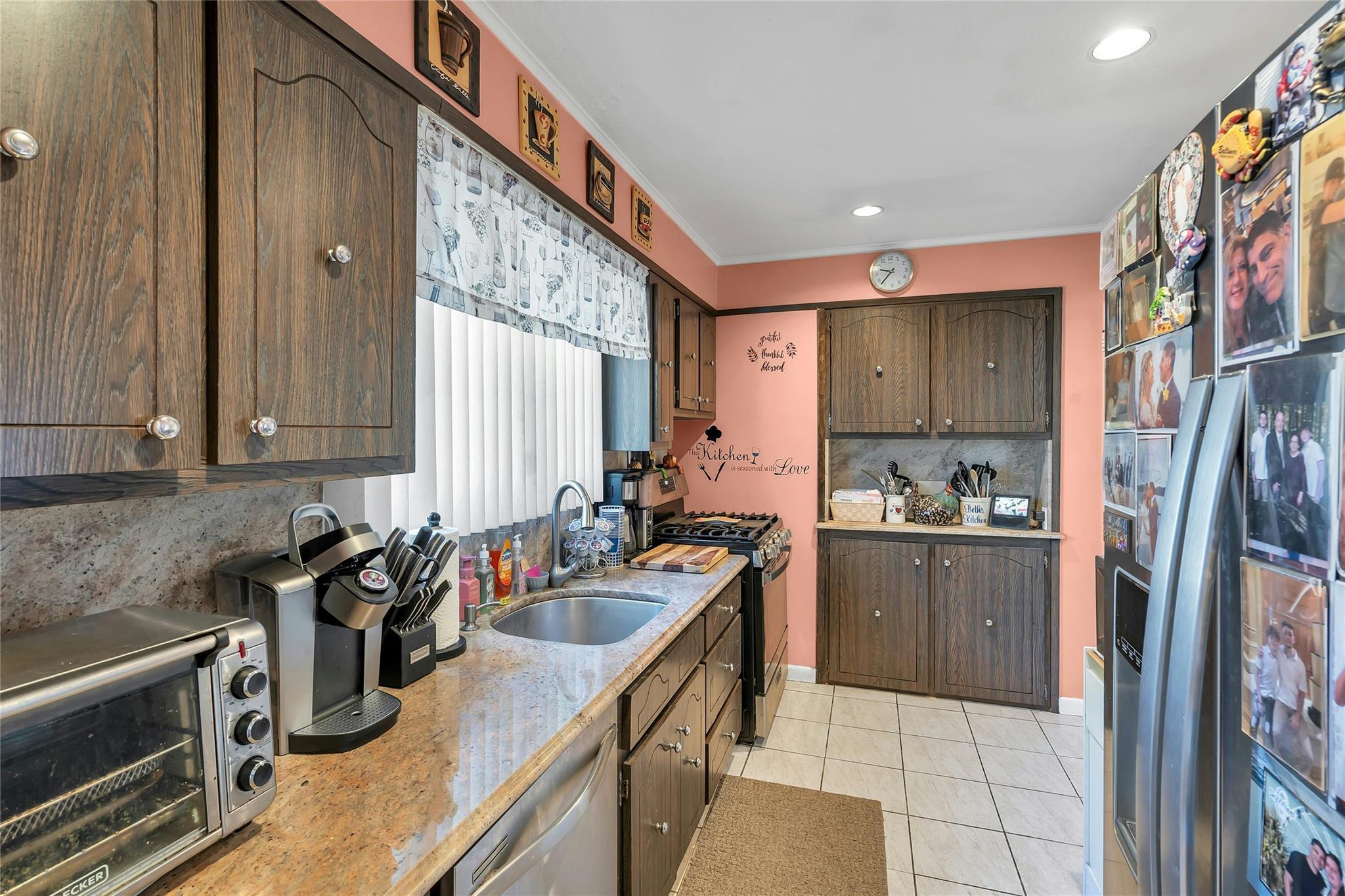 Single Family Gerhard  Nassau County, NY 11803, MLS-861901-6