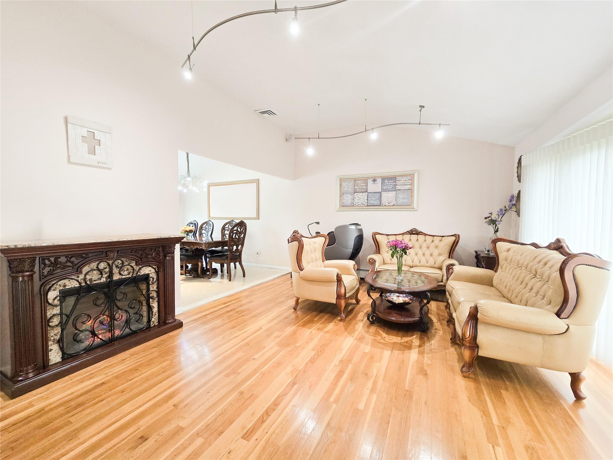 Single Family Edna  Nassau County, NY 11791, MLS-861908-17