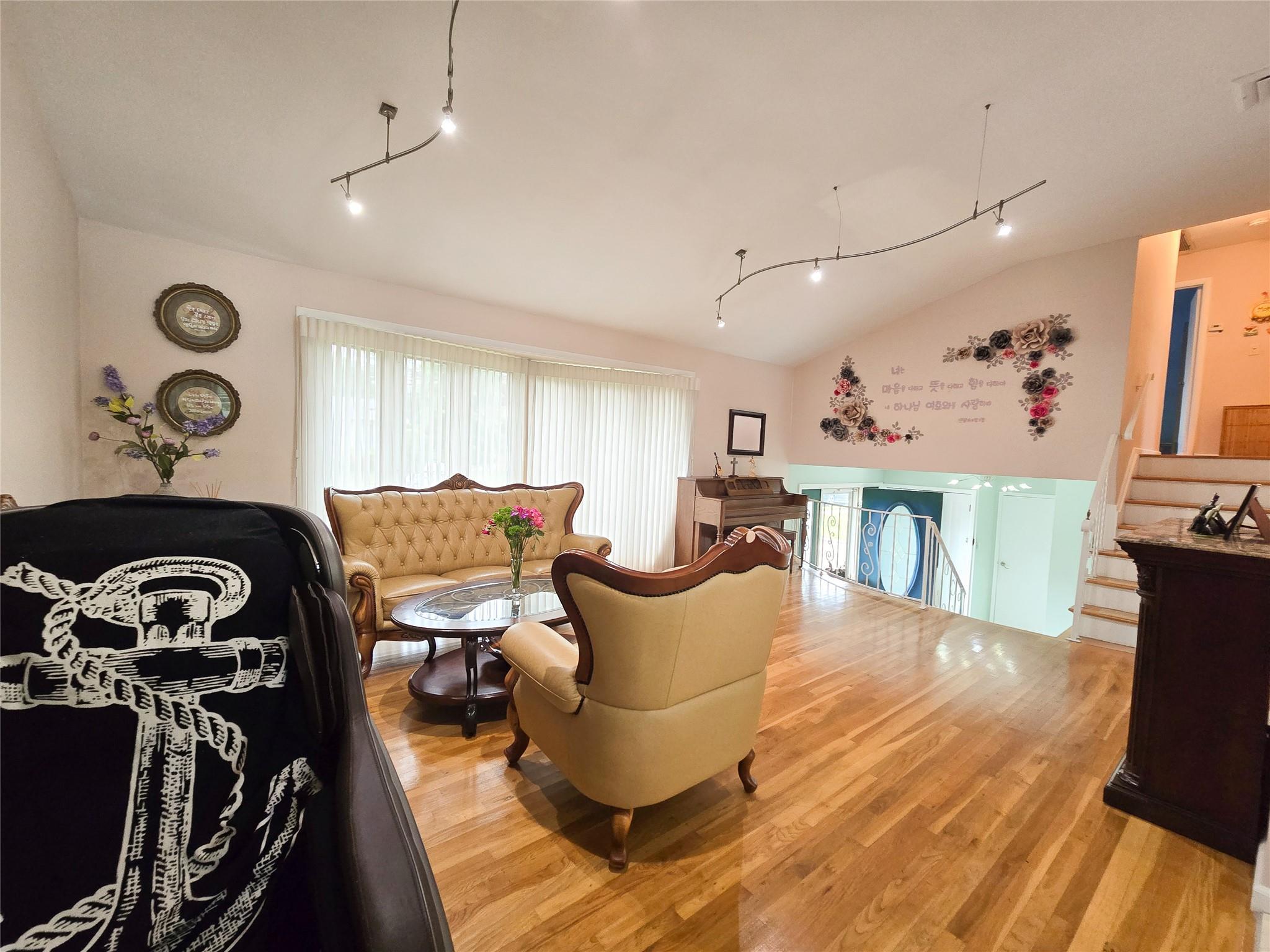 Single Family Edna  Nassau County, NY 11791, MLS-861908-18