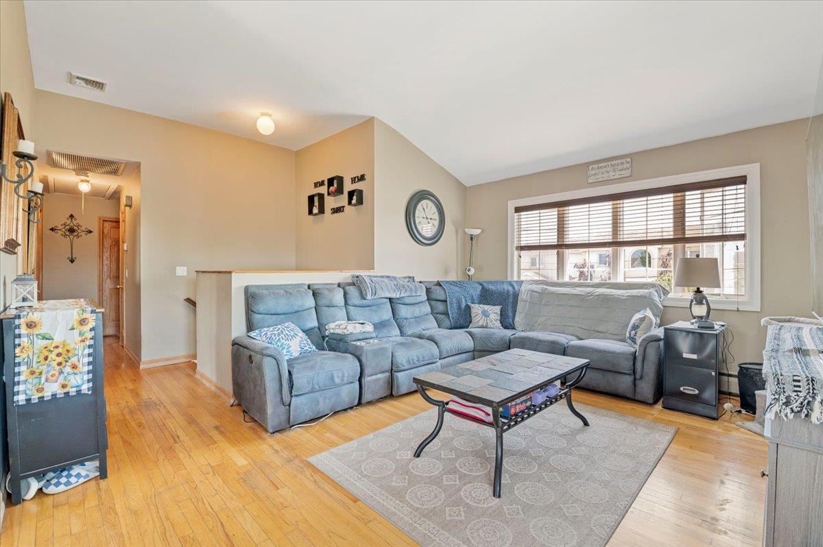 Single Family Alder  Nassau County, NY 11710, MLS-861909-16