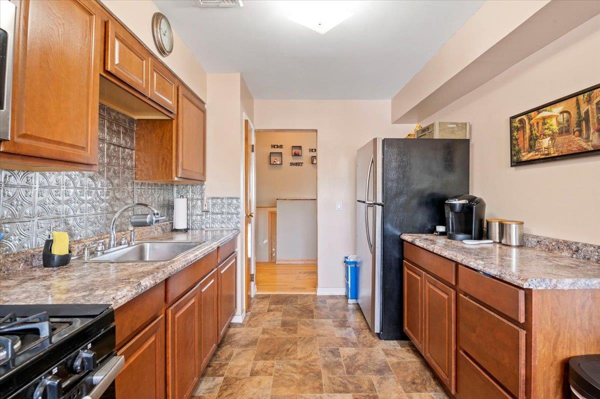 Single Family Alder  Nassau County, NY 11710, MLS-861909-20