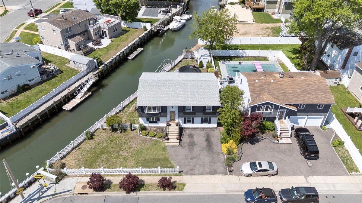 Single Family Alder  Nassau County, NY 11710, MLS-861909-30
