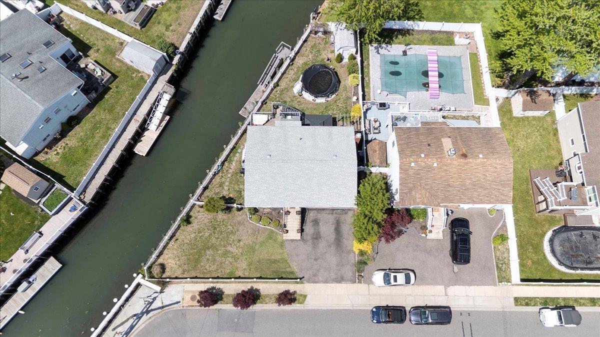 Single Family Alder  Nassau County, NY 11710, MLS-861909-32