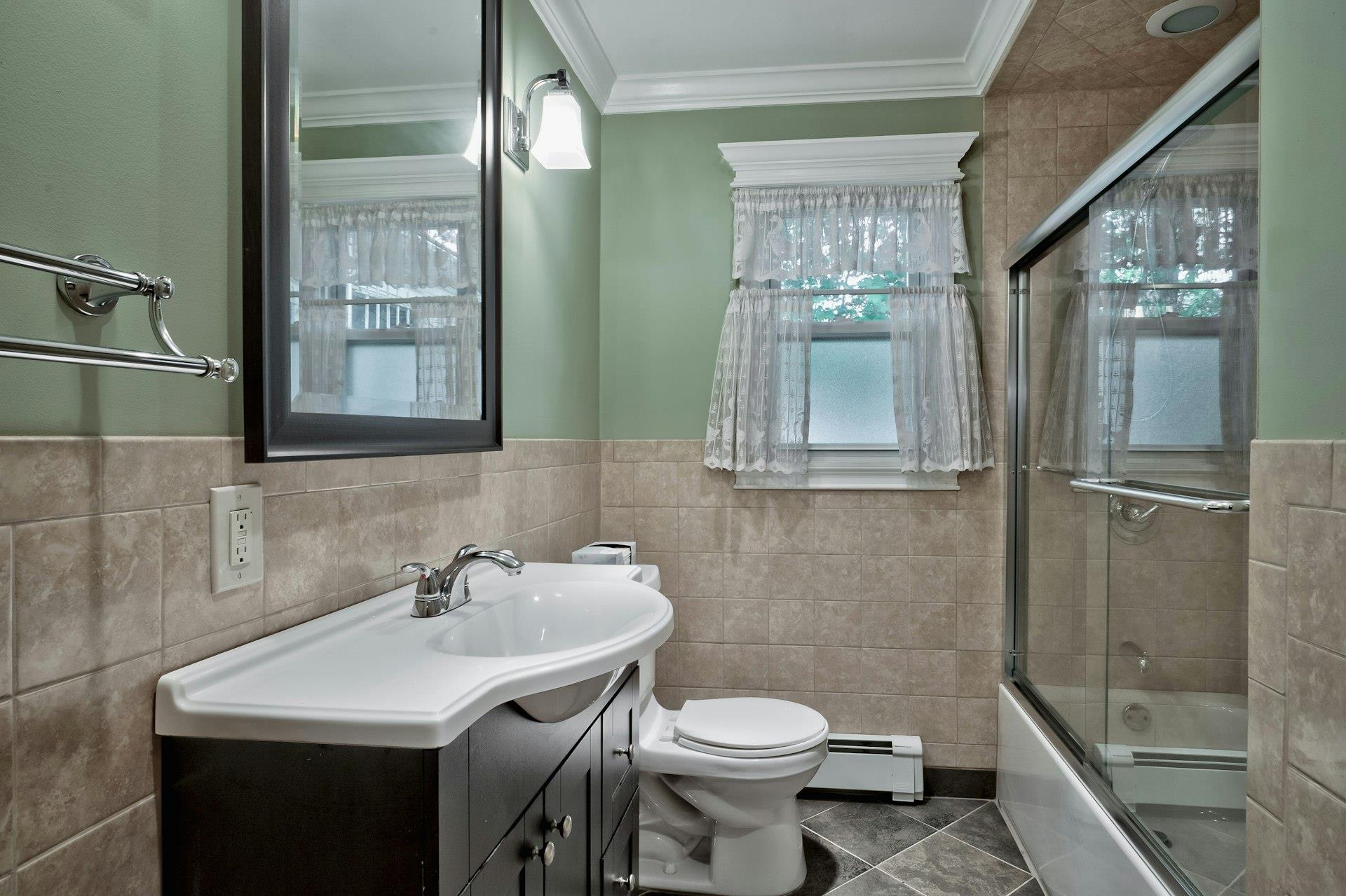 Single Family Broadway  Nassau County, NY 11762, MLS-861910-15