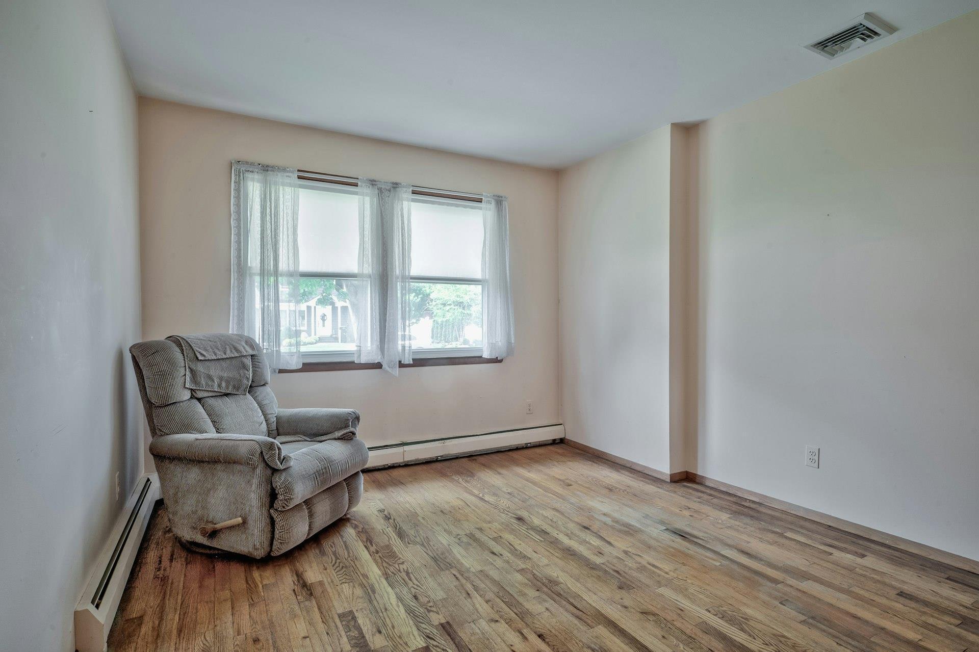 Single Family Broadway  Nassau County, NY 11762, MLS-861910-16