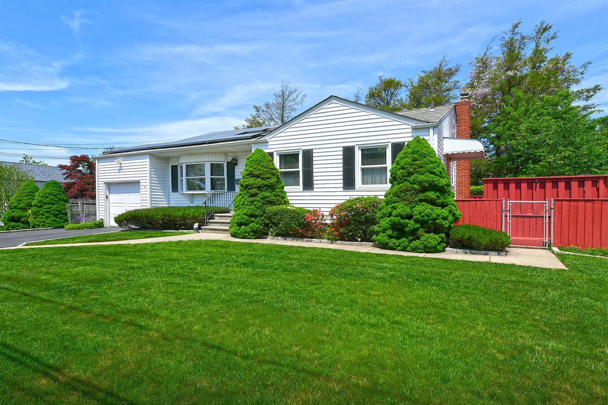 Single Family Hale  Suffolk County, NY 11717, MLS-861911-3