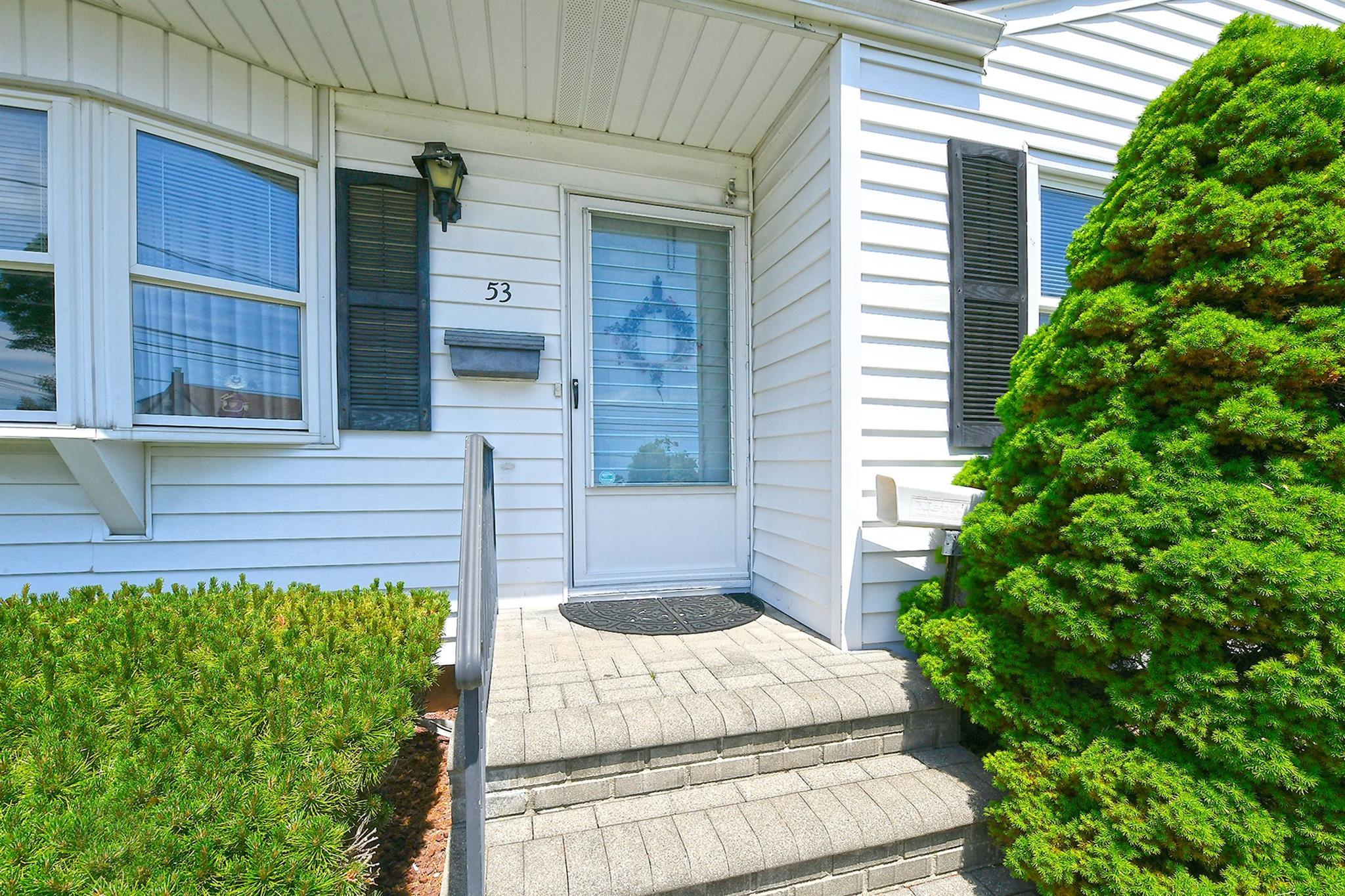 Single Family Hale  Suffolk County, NY 11717, MLS-861911-4