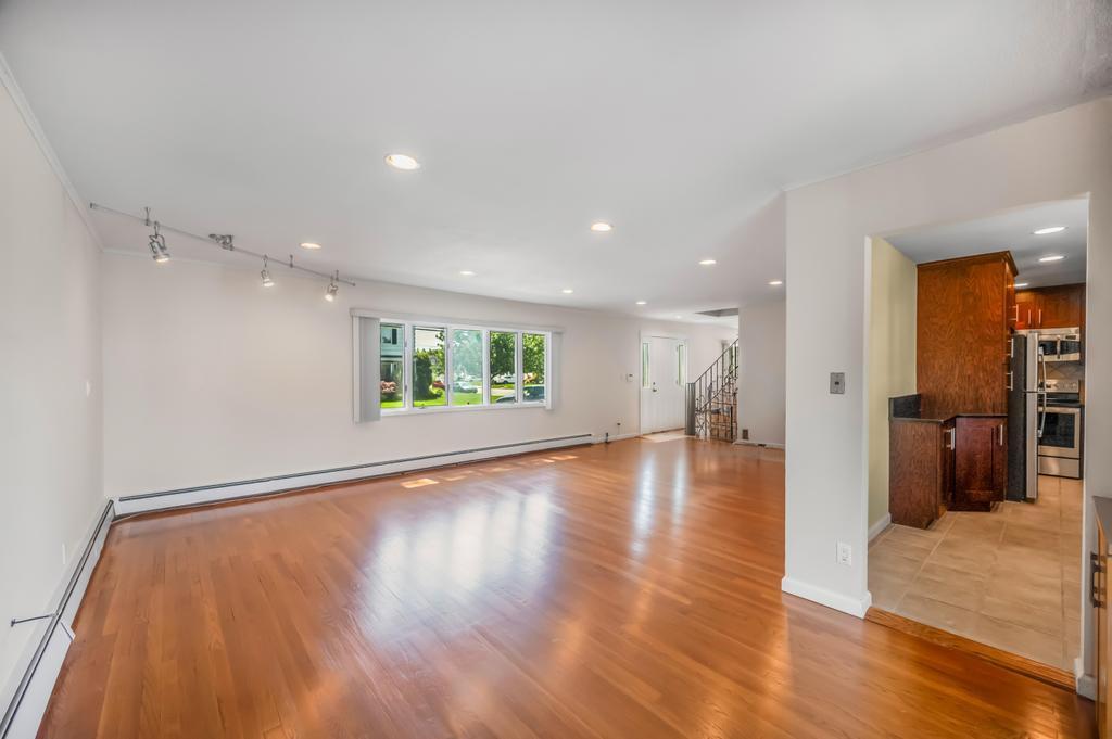 Single Family Maurice  Nassau County, NY 11554, MLS-861921-10