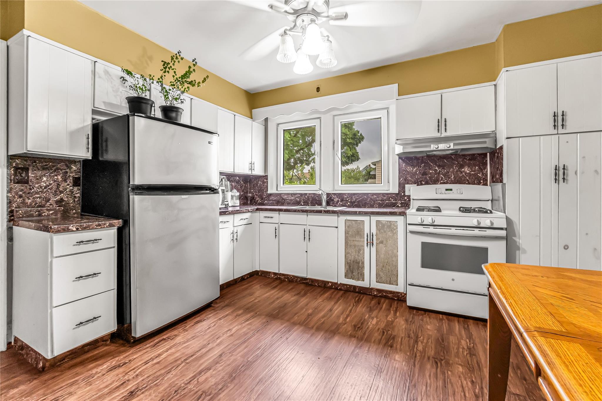 Single Family Rollhaus  Westchester County, NY 10573, MLS-861935-10