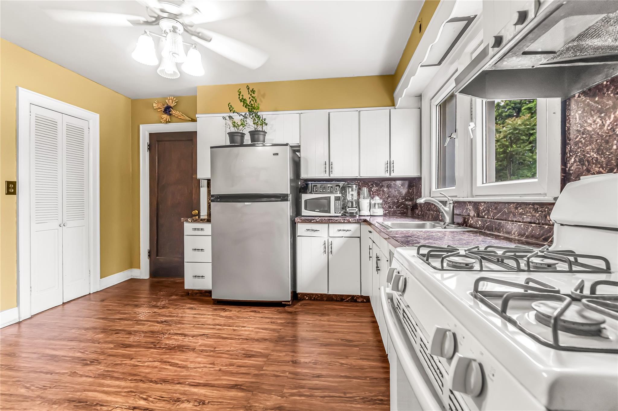 Single Family Rollhaus  Westchester County, NY 10573, MLS-861935-11