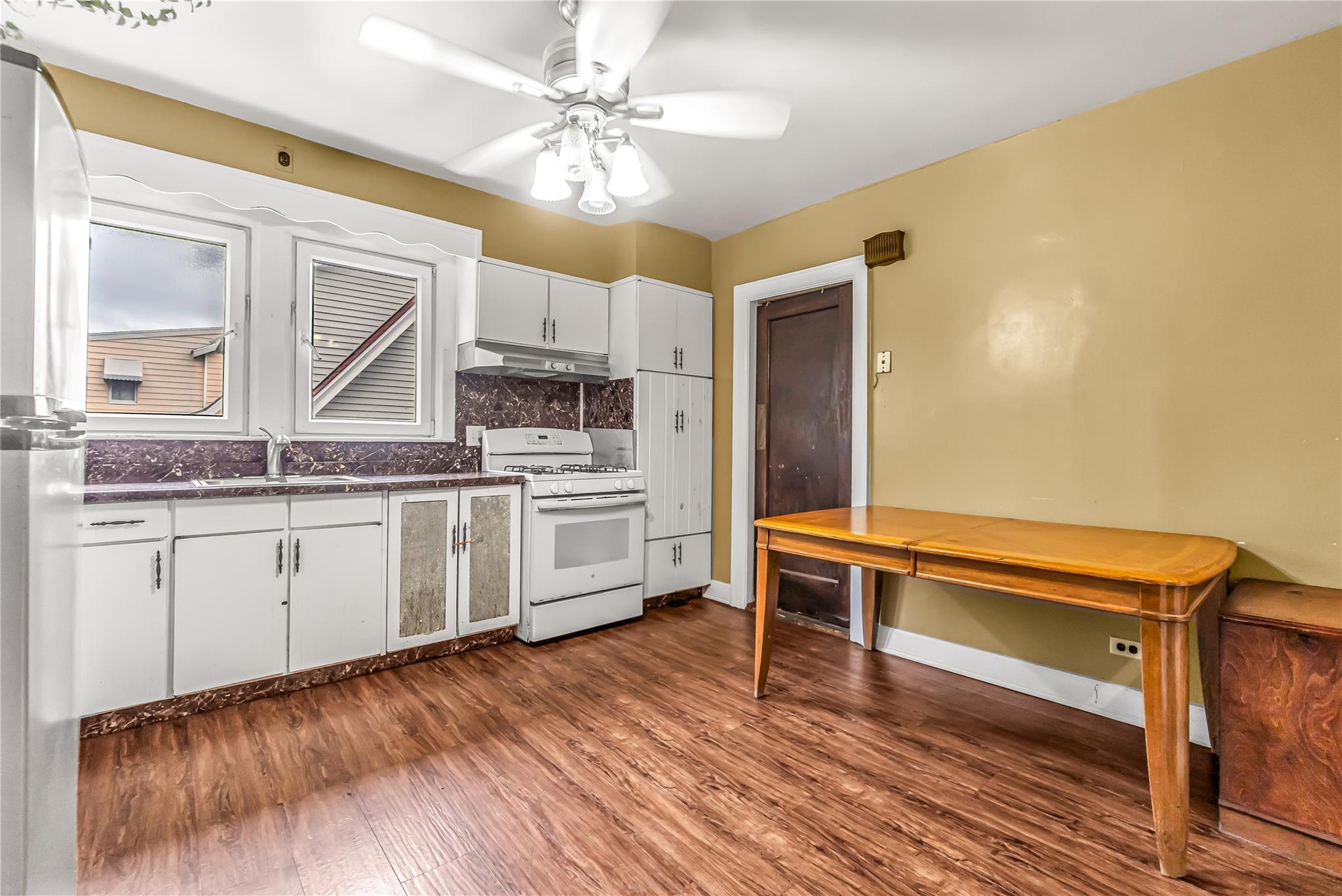 Single Family Rollhaus  Westchester County, NY 10573, MLS-861935-12