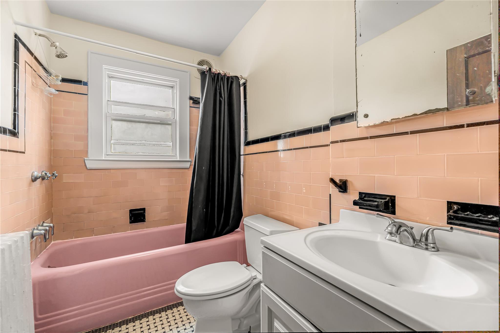 Single Family Rollhaus  Westchester County, NY 10573, MLS-861935-13