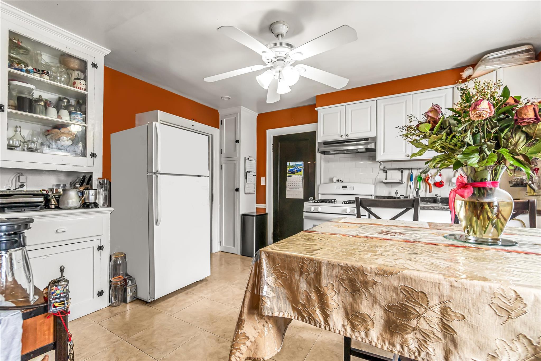 Single Family Rollhaus  Westchester County, NY 10573, MLS-861935-21