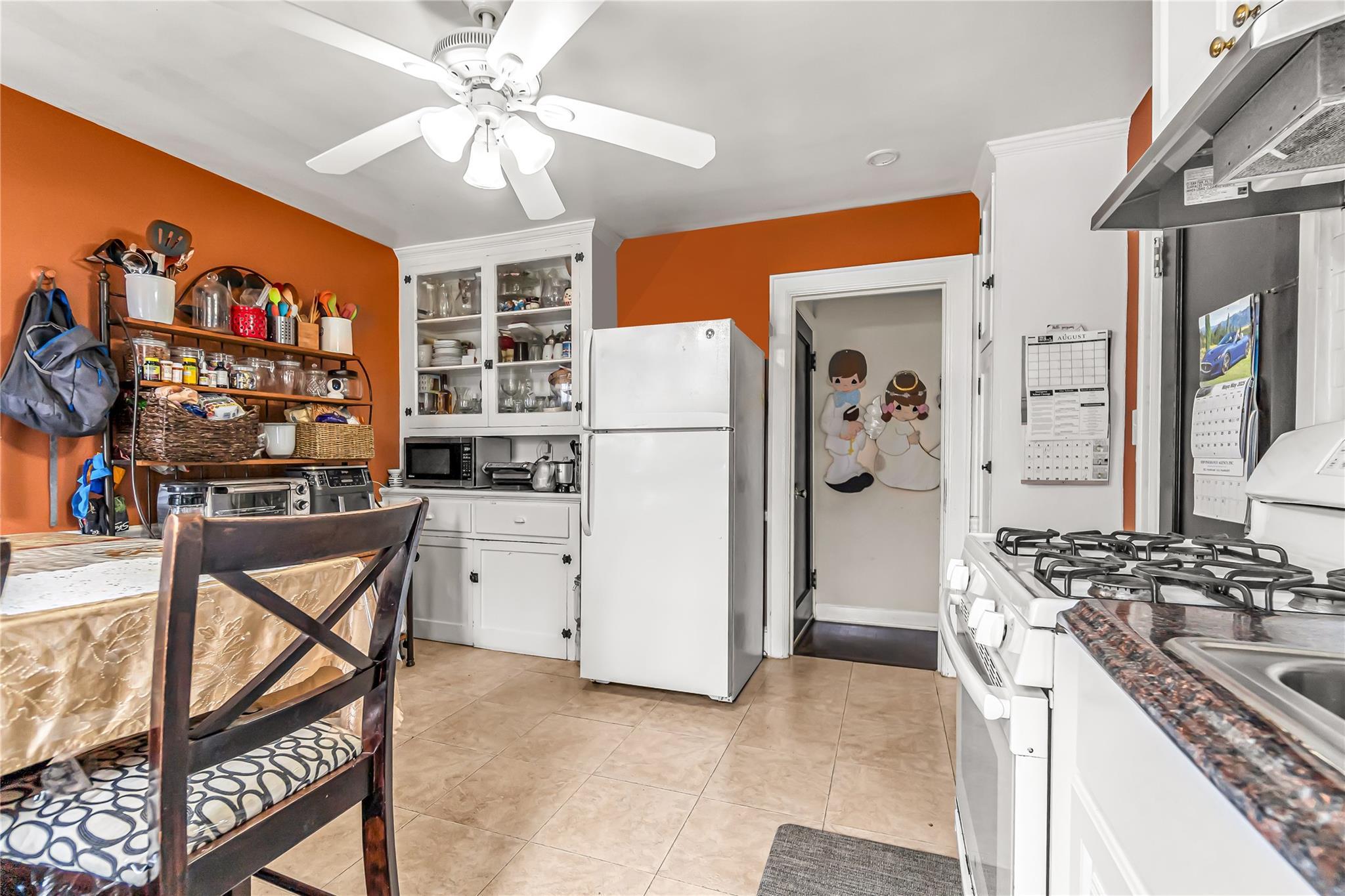 Single Family Rollhaus  Westchester County, NY 10573, MLS-861935-22