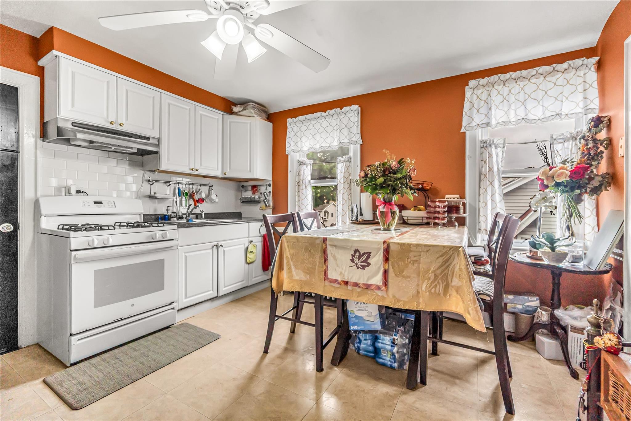 Single Family Rollhaus  Westchester County, NY 10573, MLS-861935-23