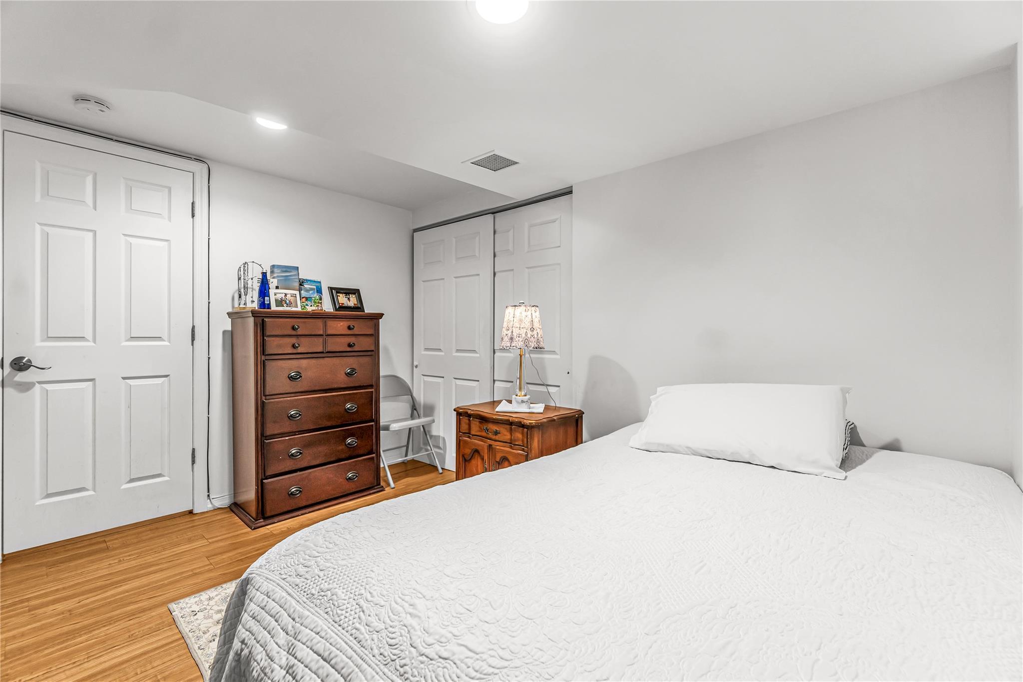 Single Family Rollhaus  Westchester County, NY 10573, MLS-861935-35