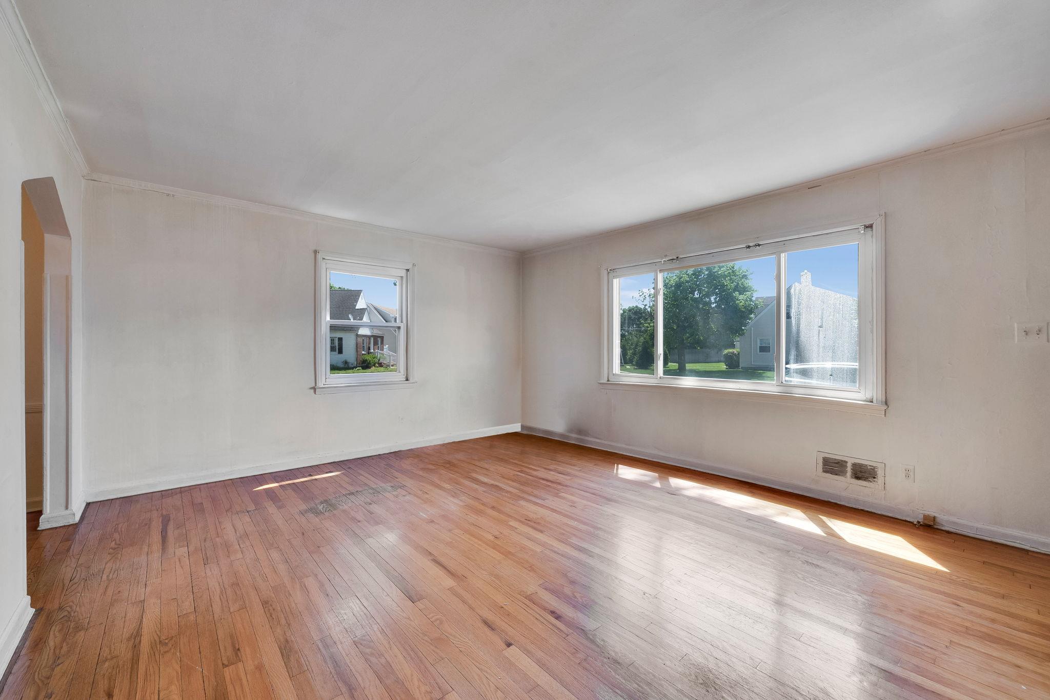 Single Family Gables  Nassau County, NY 11801, MLS-861939-3