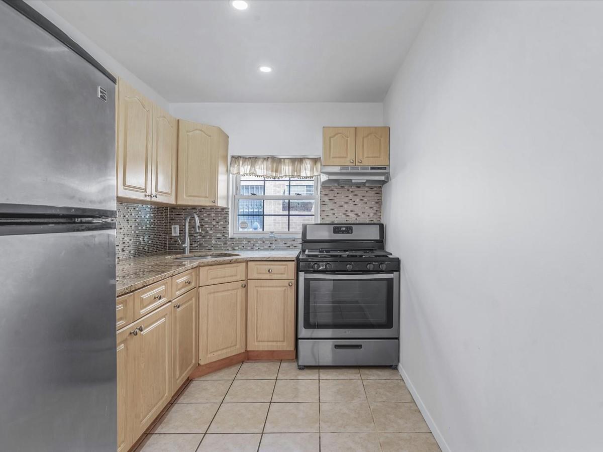 Single Family 64th  Queens, NY 11365, MLS-861948-10