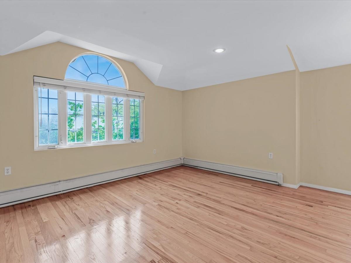 Single Family 64th  Queens, NY 11365, MLS-861948-21