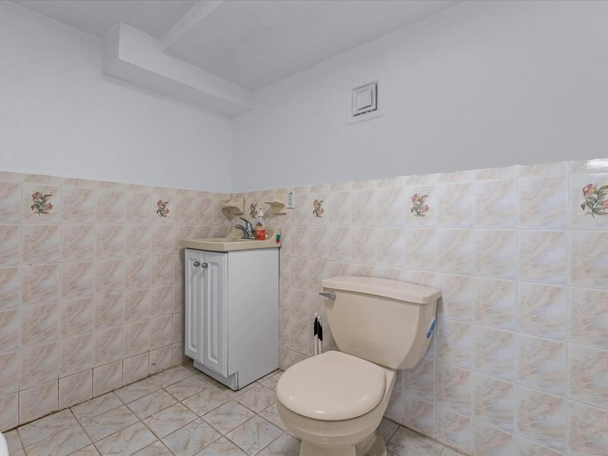 Single Family 64th  Queens, NY 11365, MLS-861948-36