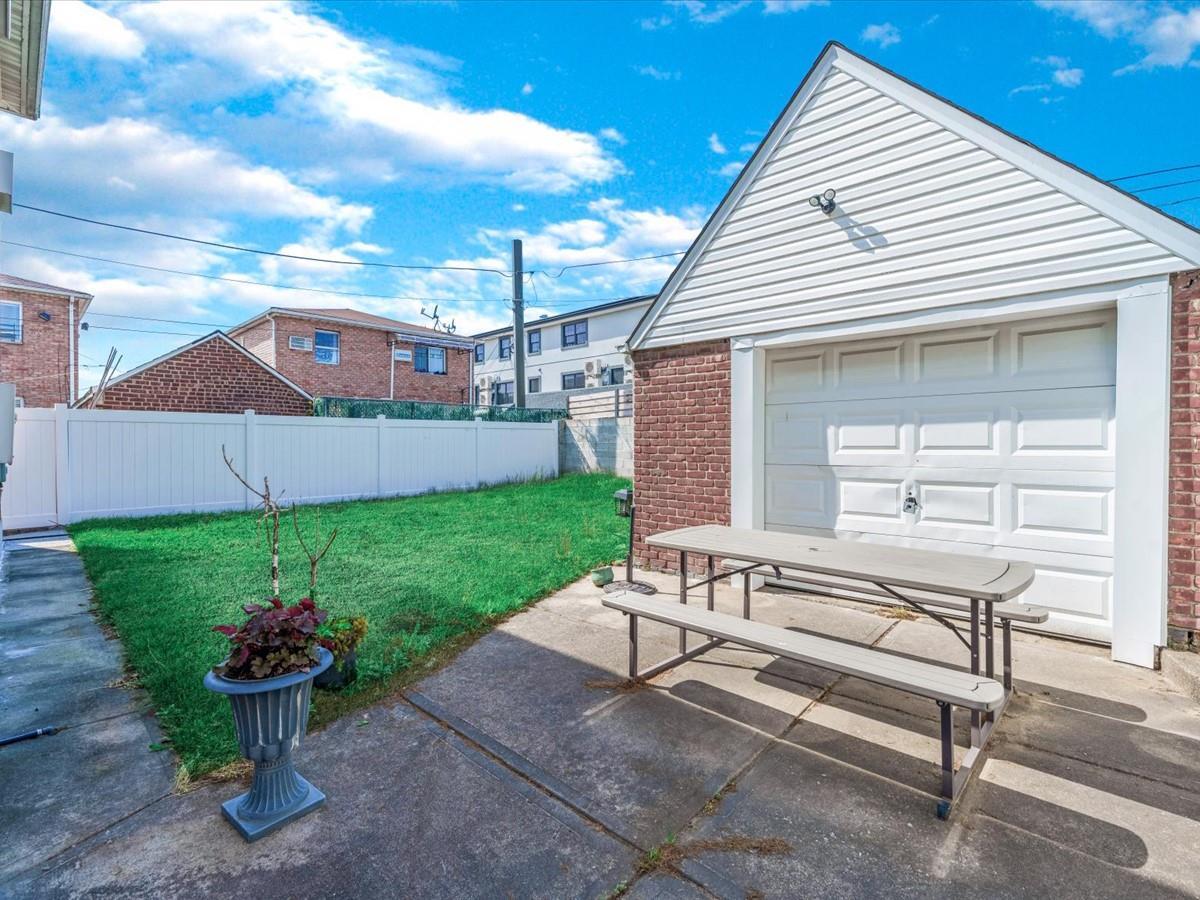 Single Family 64th  Queens, NY 11365, MLS-861948-38