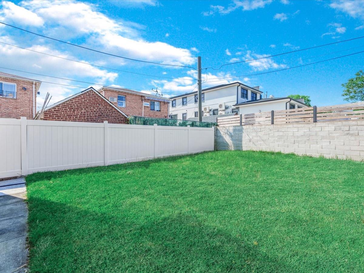 Single Family 64th  Queens, NY 11365, MLS-861948-39