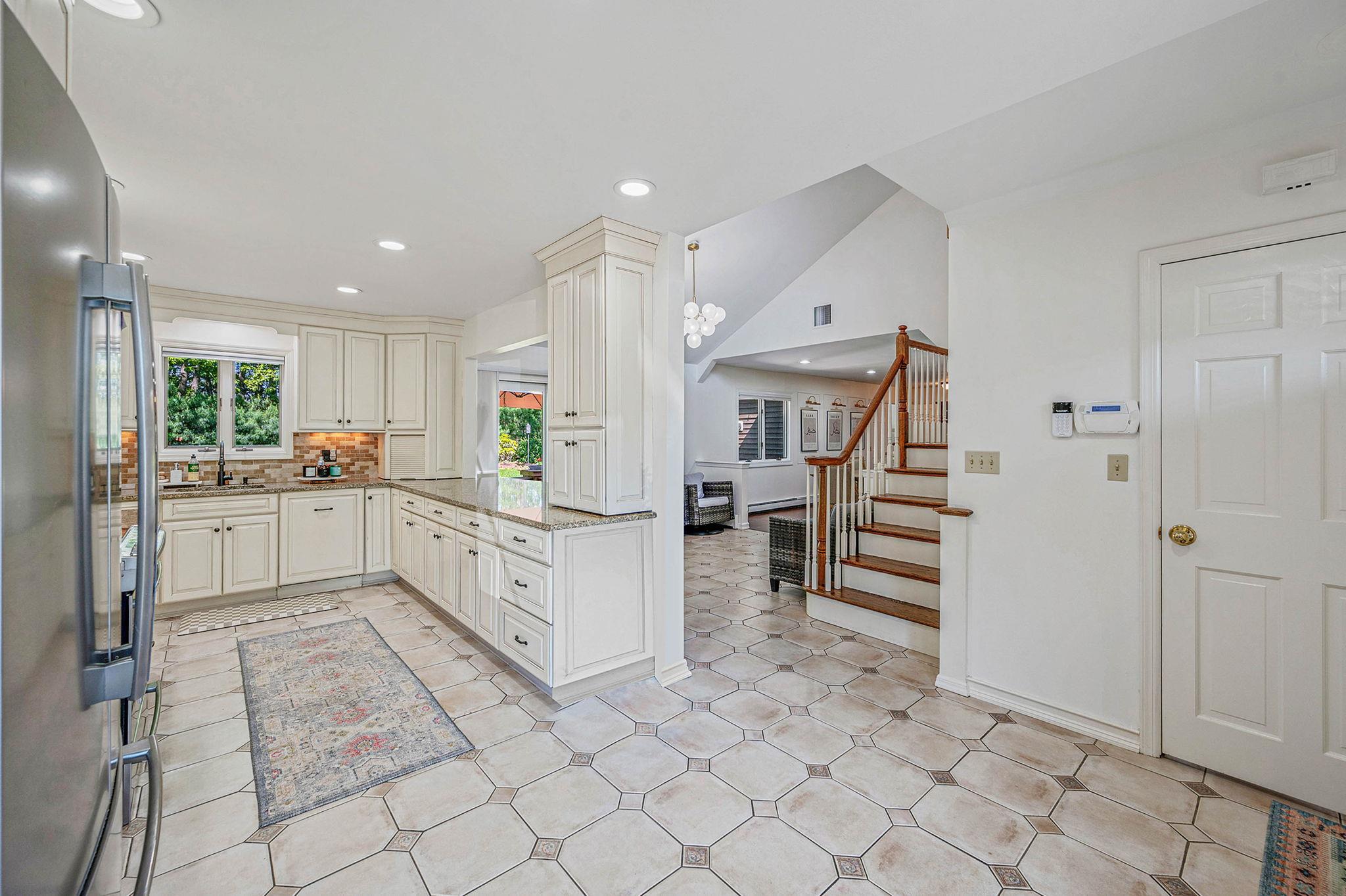 Single Family 1st  Suffolk County, NY 11754, MLS-861974-14