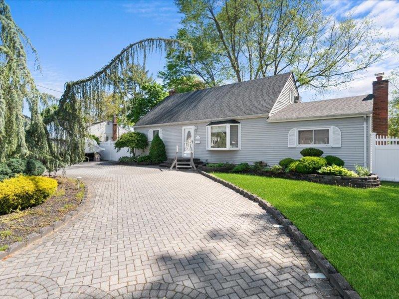 Single Family Westwood  Suffolk County, NY 11729, MLS-862002-2