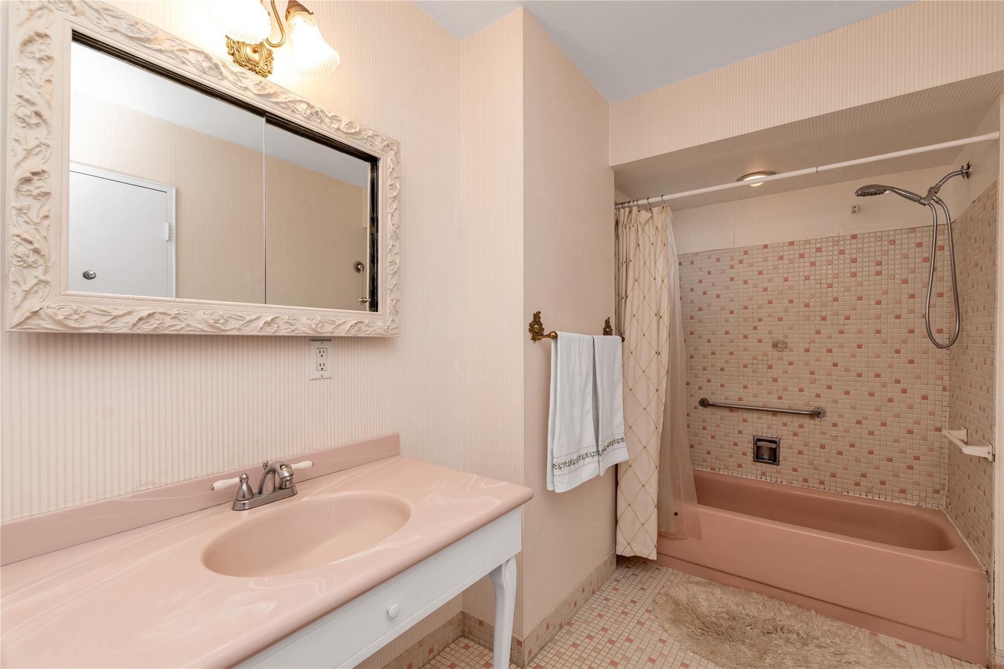 Single Family Greentree  Nassau County, NY 11572, MLS-862035-13