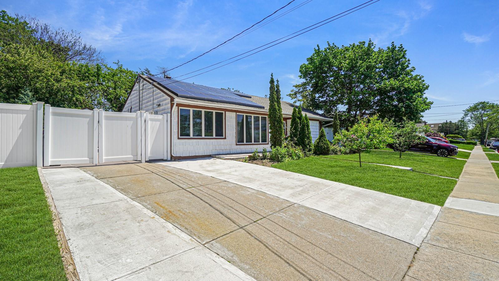 Single Family Val Park  Nassau County, NY 11580, MLS-862058-2