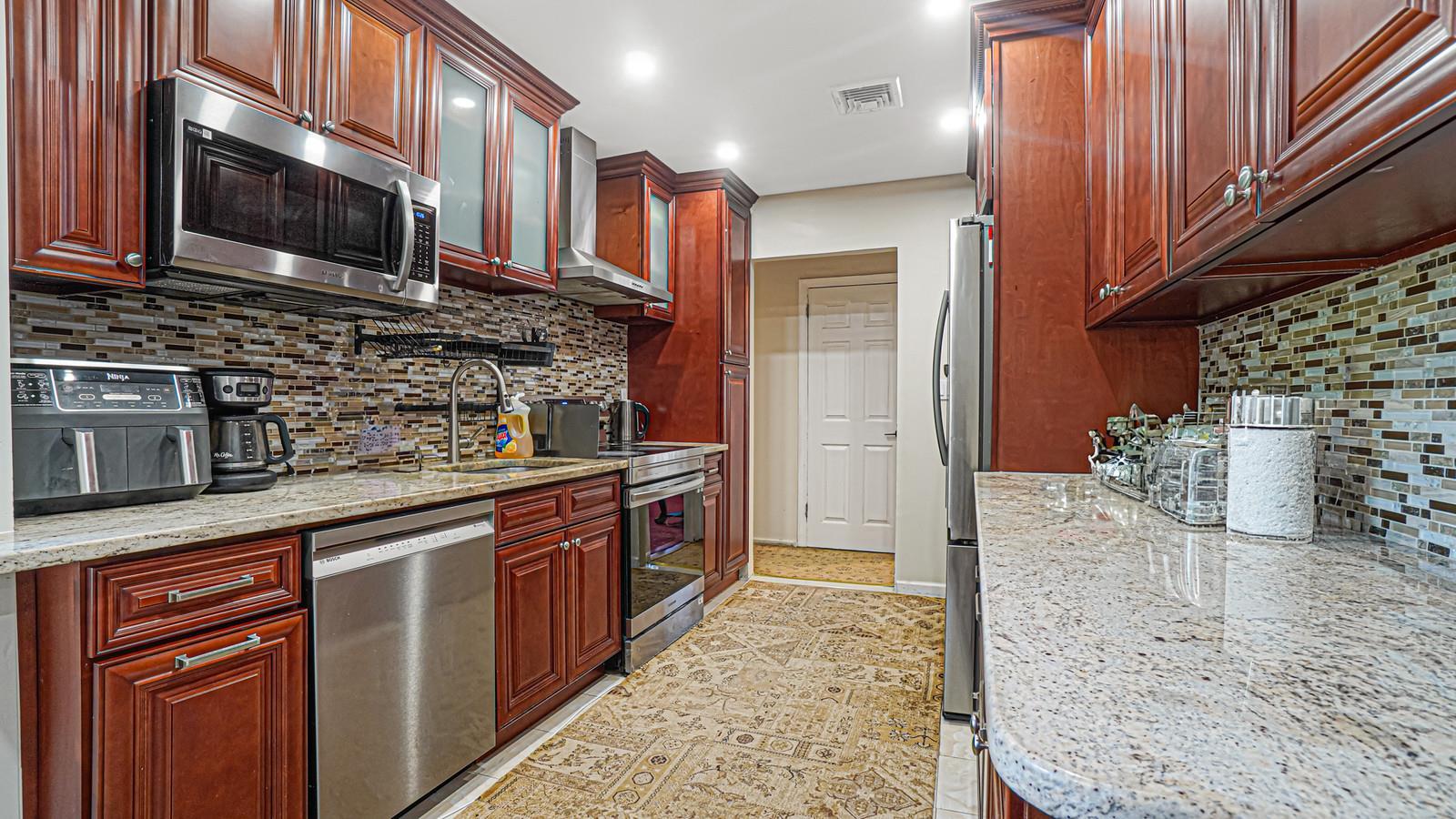 Single Family Val Park  Nassau County, NY 11580, MLS-862058-7