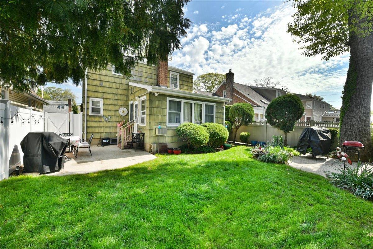 Single Family Chester  Nassau County, NY 11580, MLS-862059-25