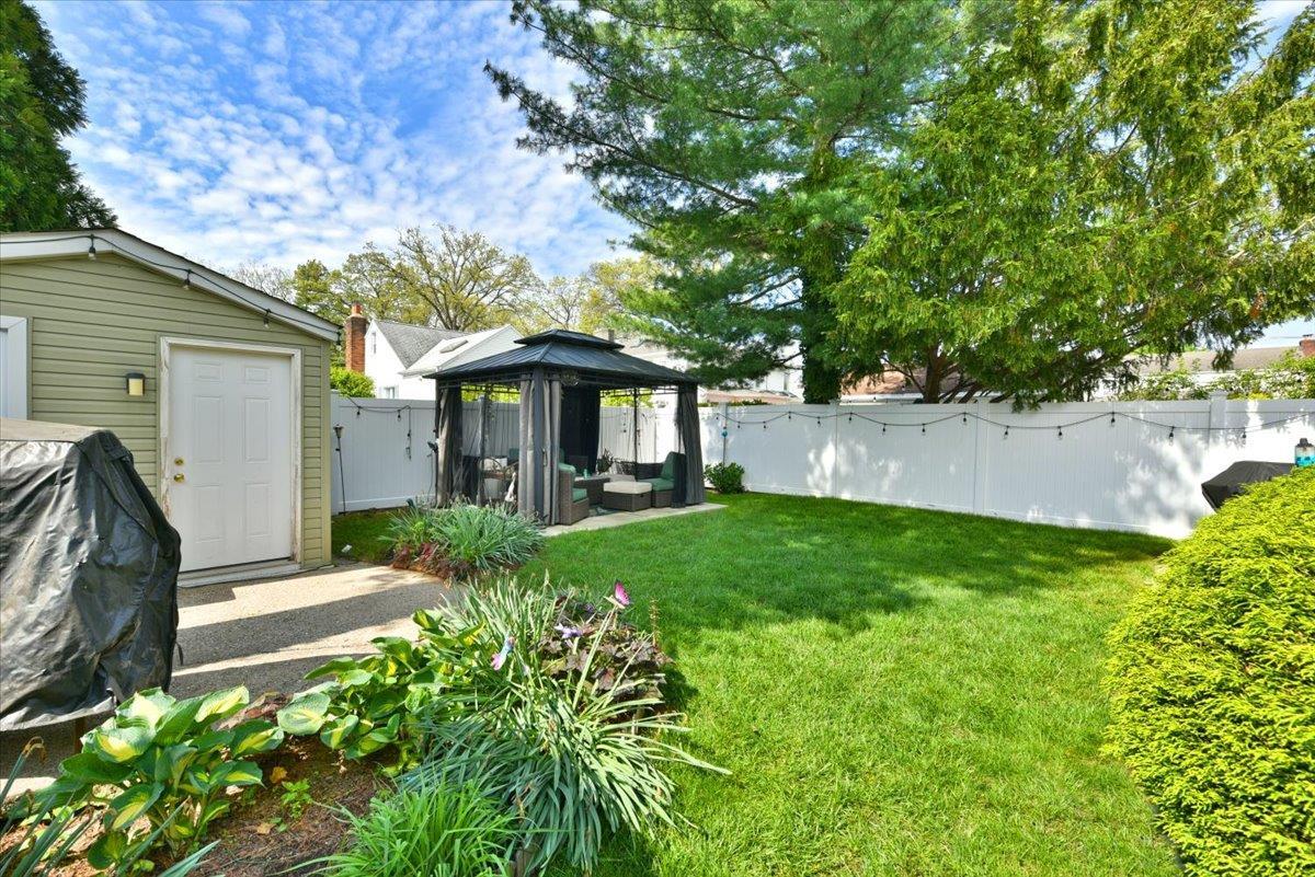 Single Family Chester  Nassau County, NY 11580, MLS-862059-27