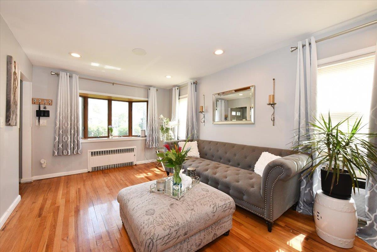 Single Family Chester  Nassau County, NY 11580, MLS-862059-3