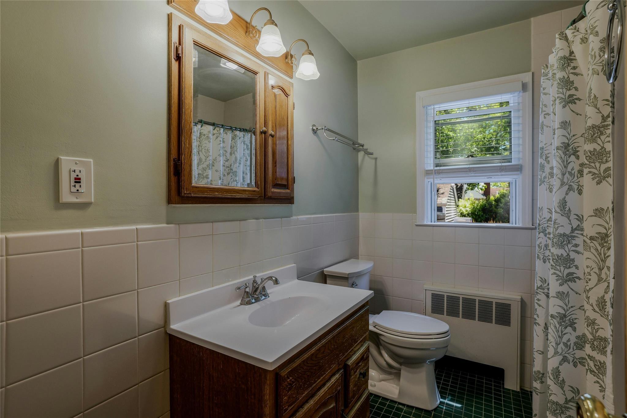 Single Family End  Nassau County, NY 11040, MLS-862127-13