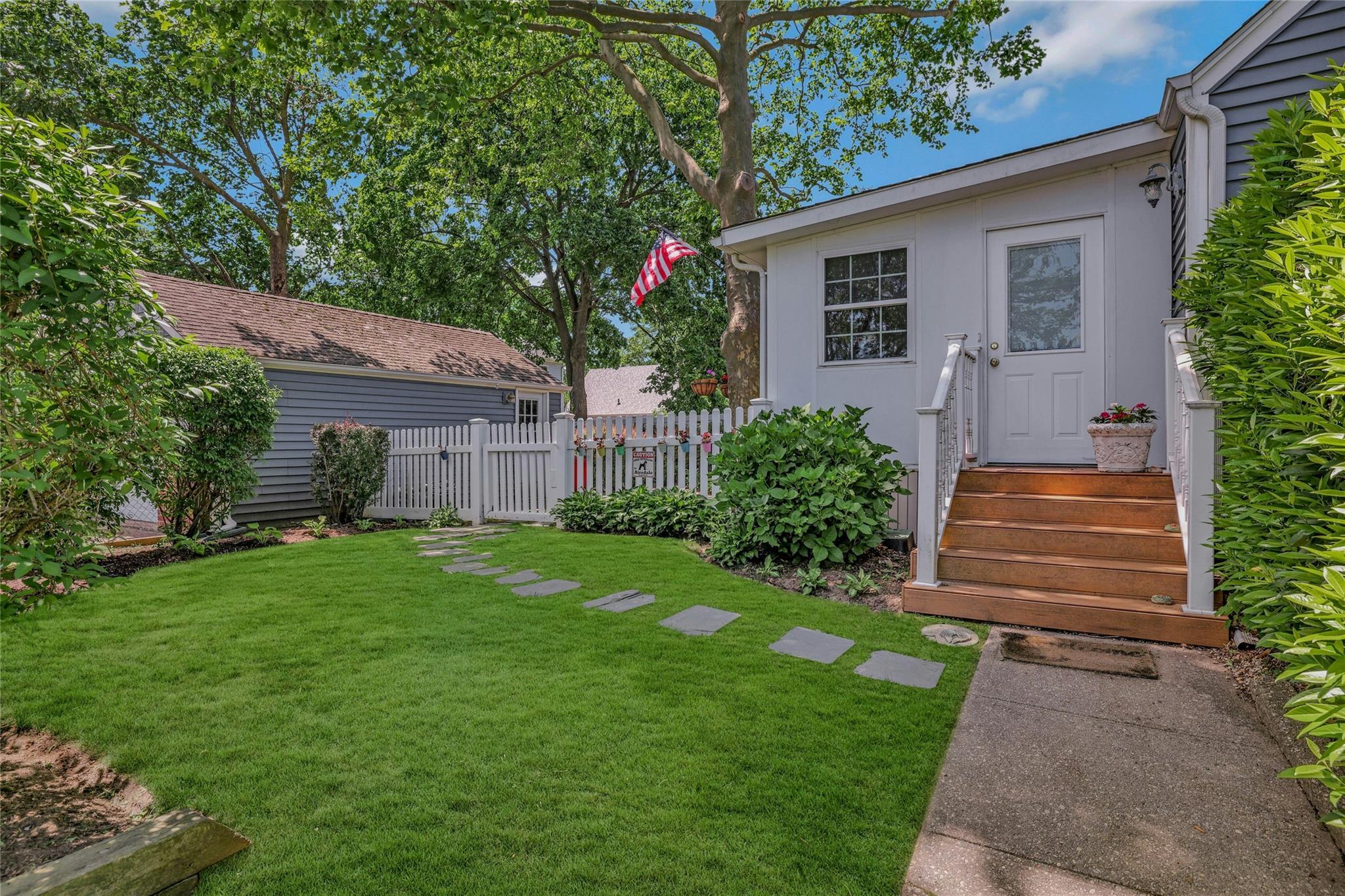 Single Family End  Nassau County, NY 11040, MLS-862127-22
