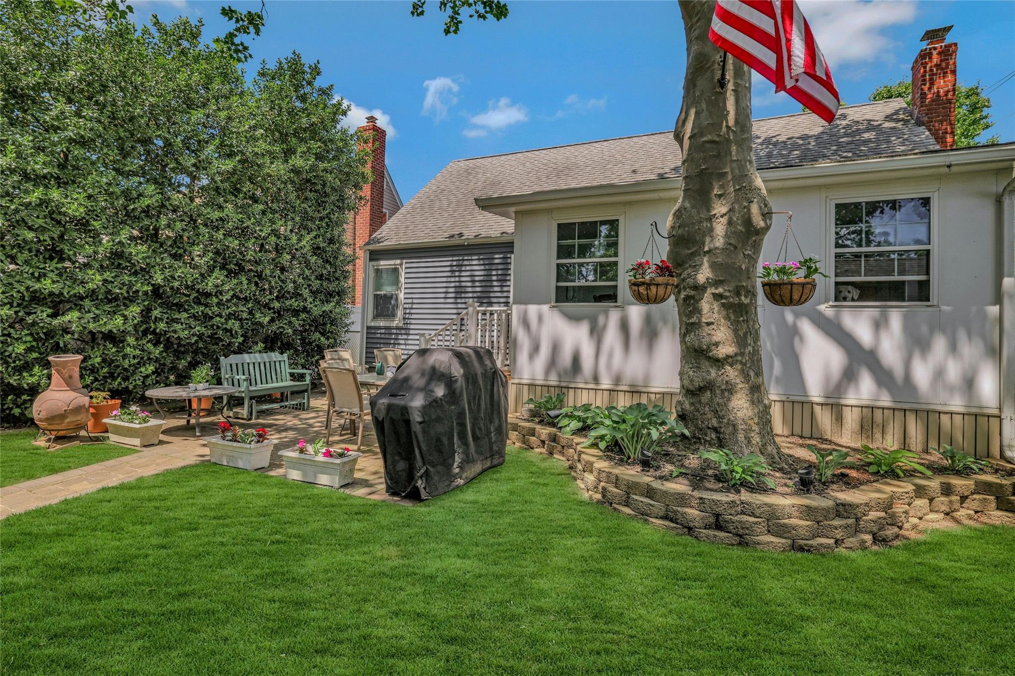 Single Family End  Nassau County, NY 11040, MLS-862127-24