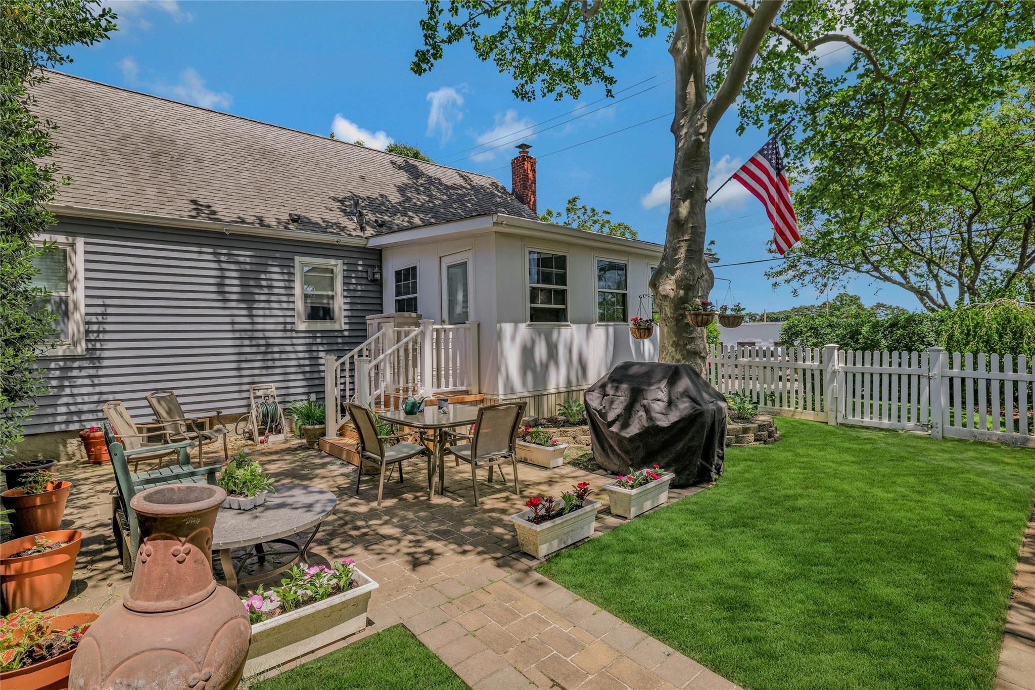Single Family End  Nassau County, NY 11040, MLS-862127-25