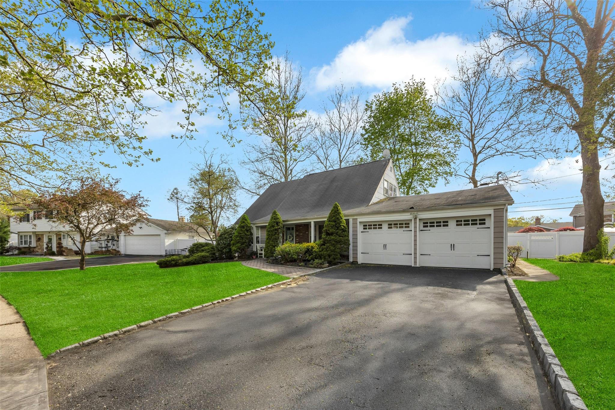 Single Family Twisting  Suffolk County, NY 11755, MLS-862144-2
