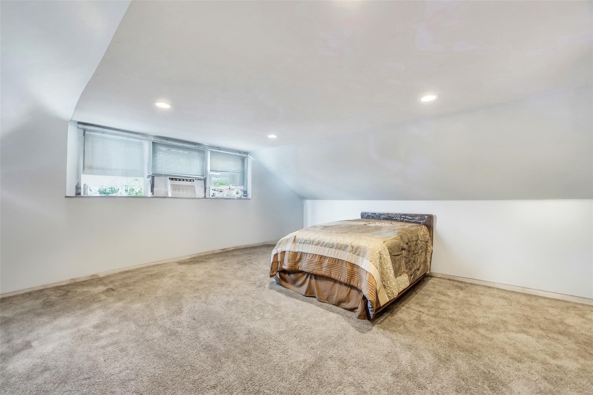 Single Family Twisting  Suffolk County, NY 11755, MLS-862144-27