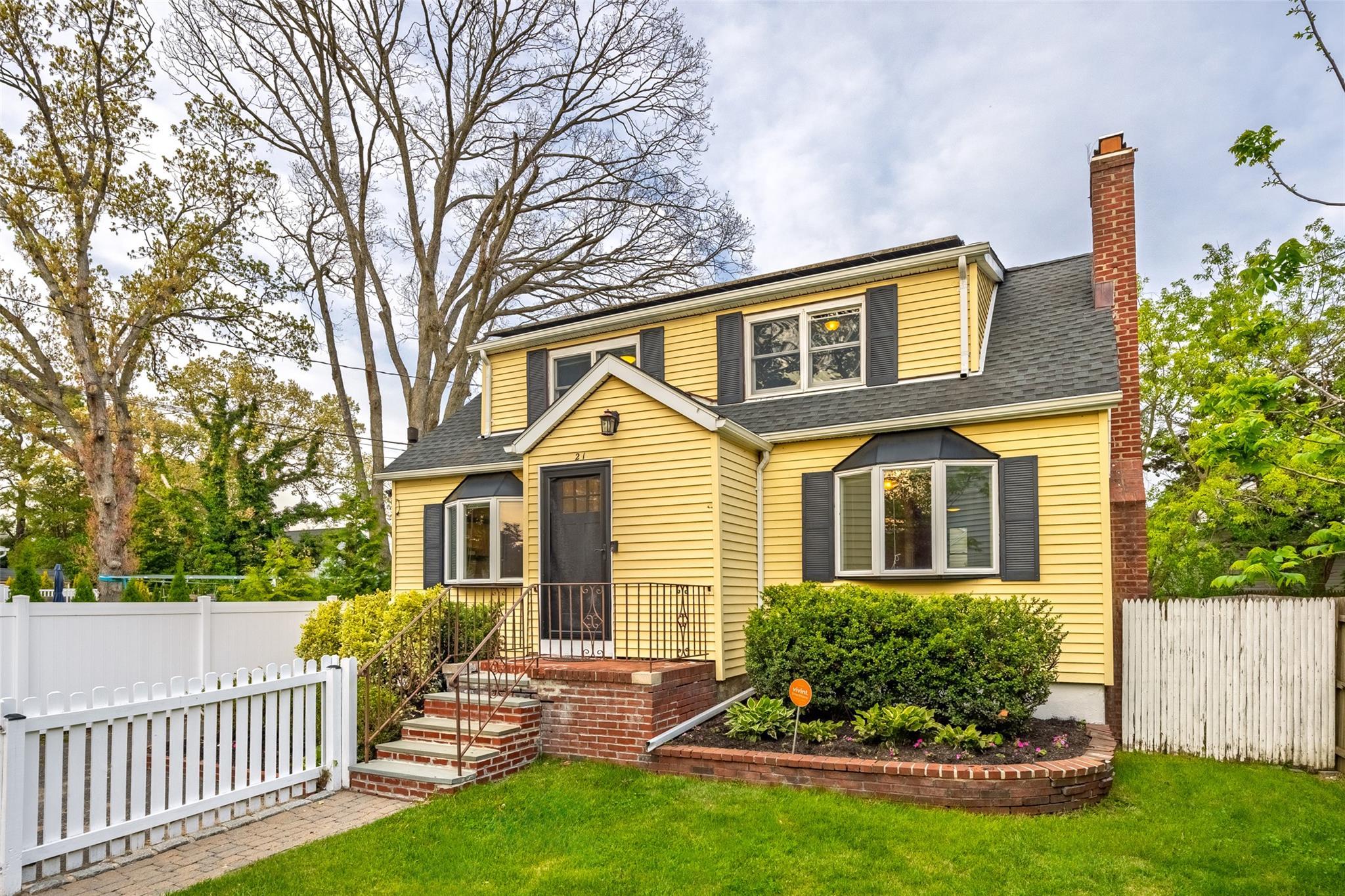 Single Family Livingston  Suffolk County, NY 11729, MLS-862145-10