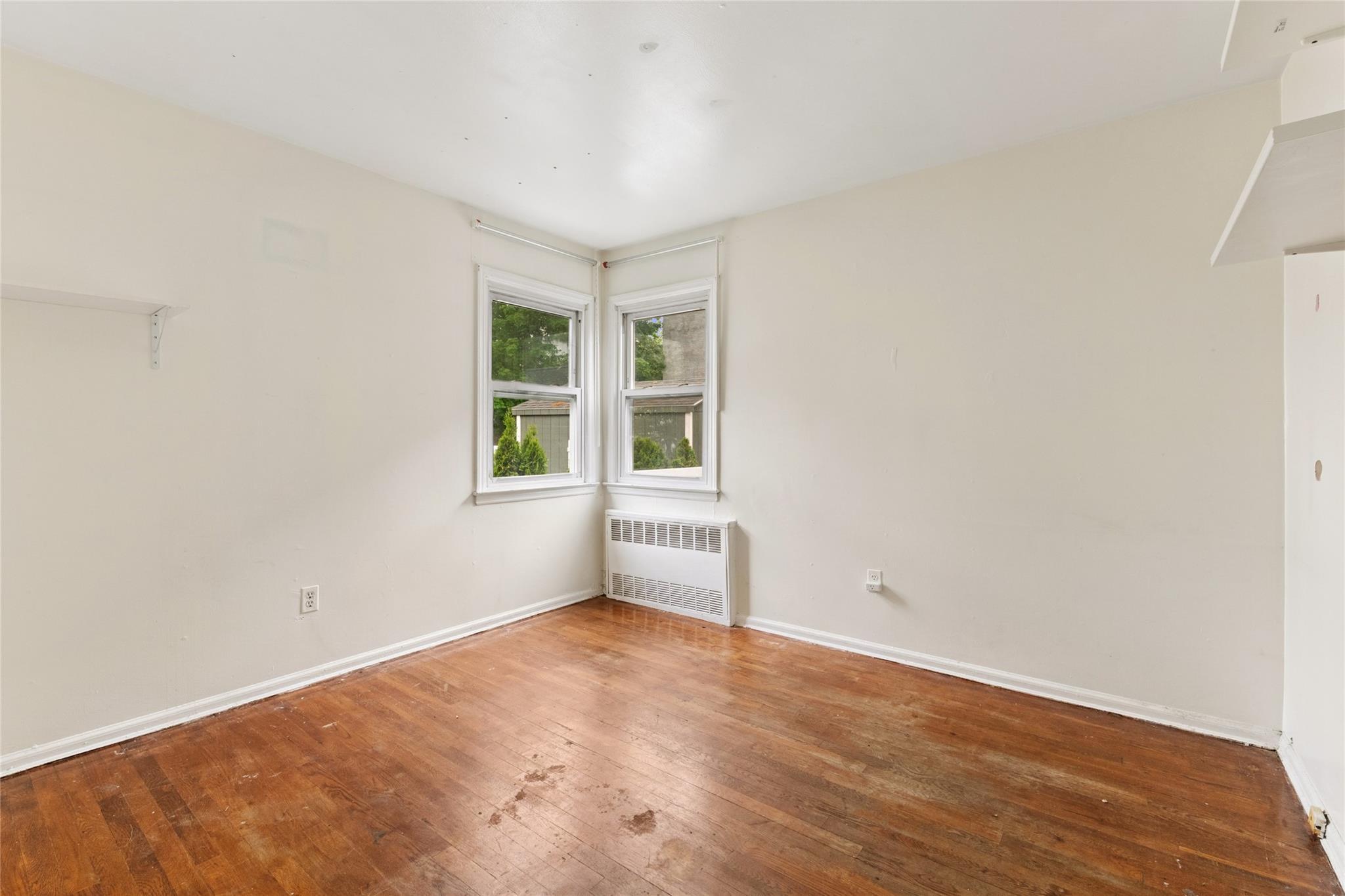 Single Family Denton  Nassau County, NY 11563, MLS-862150-11