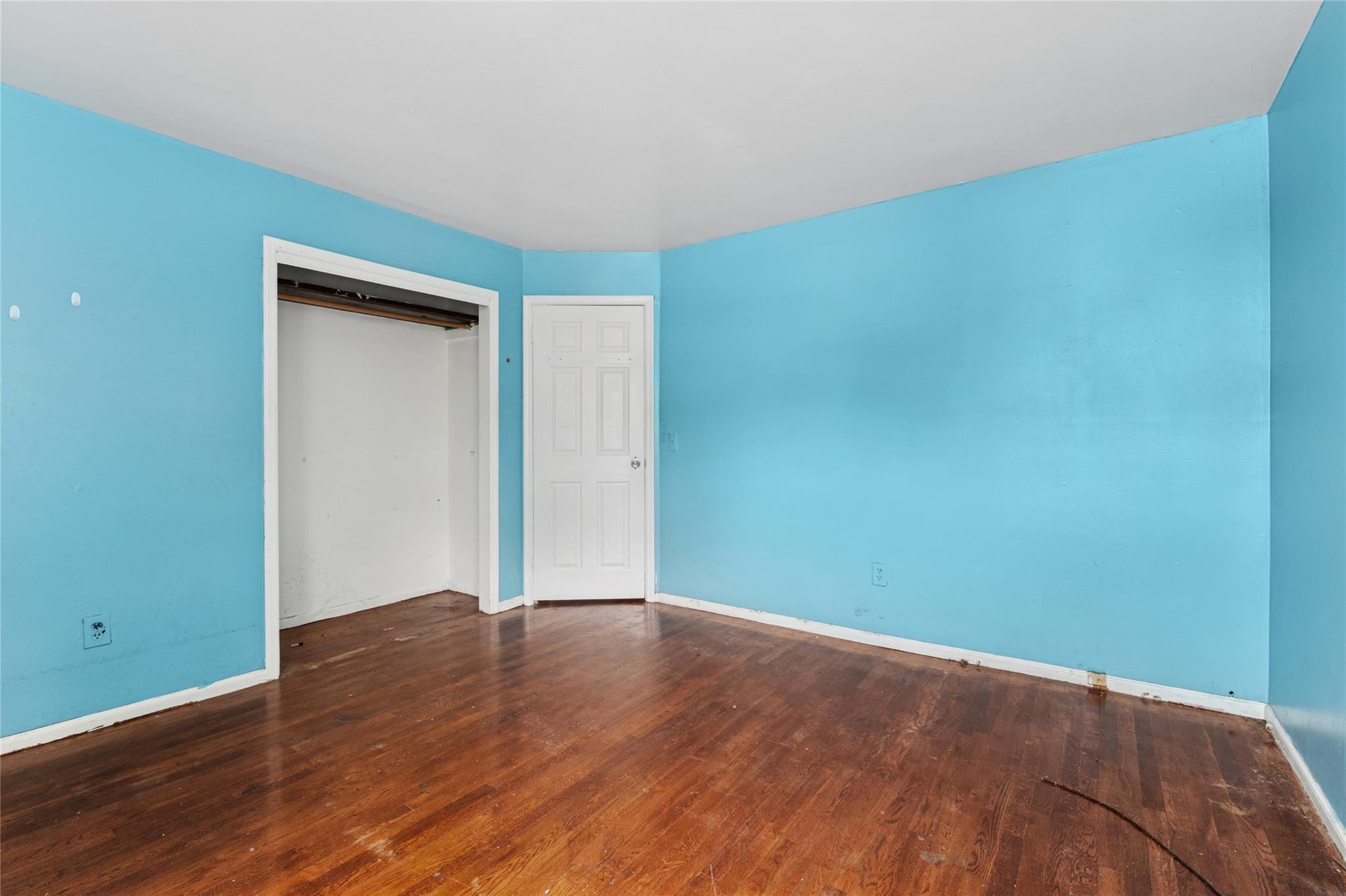 Single Family Denton  Nassau County, NY 11563, MLS-862150-13