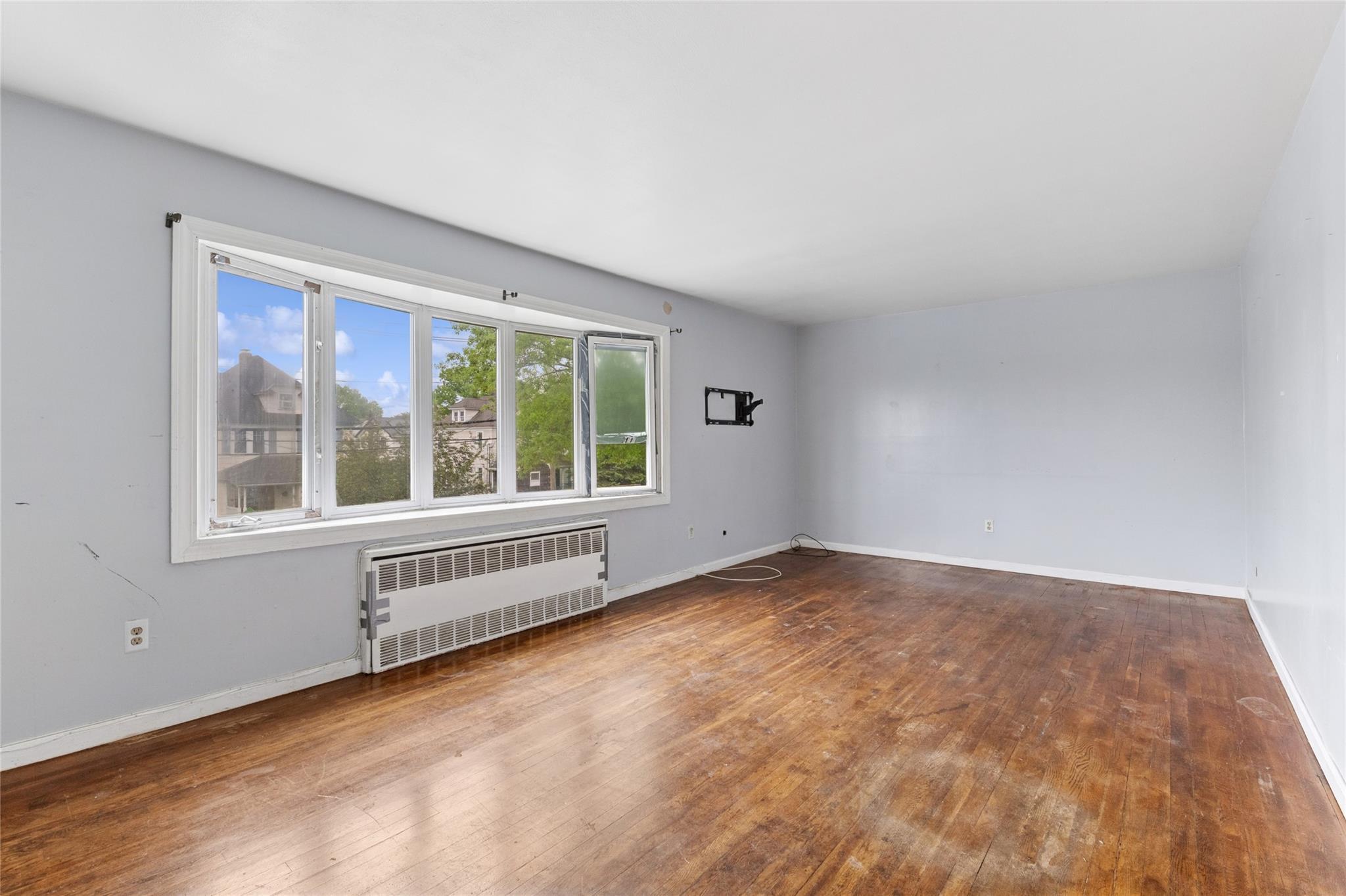 Single Family Denton  Nassau County, NY 11563, MLS-862150-22